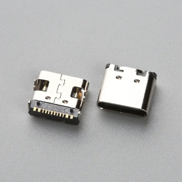7.BUSF16B3M1114 USB TYPE C 16P 母座 板上型SMT 四脚插板