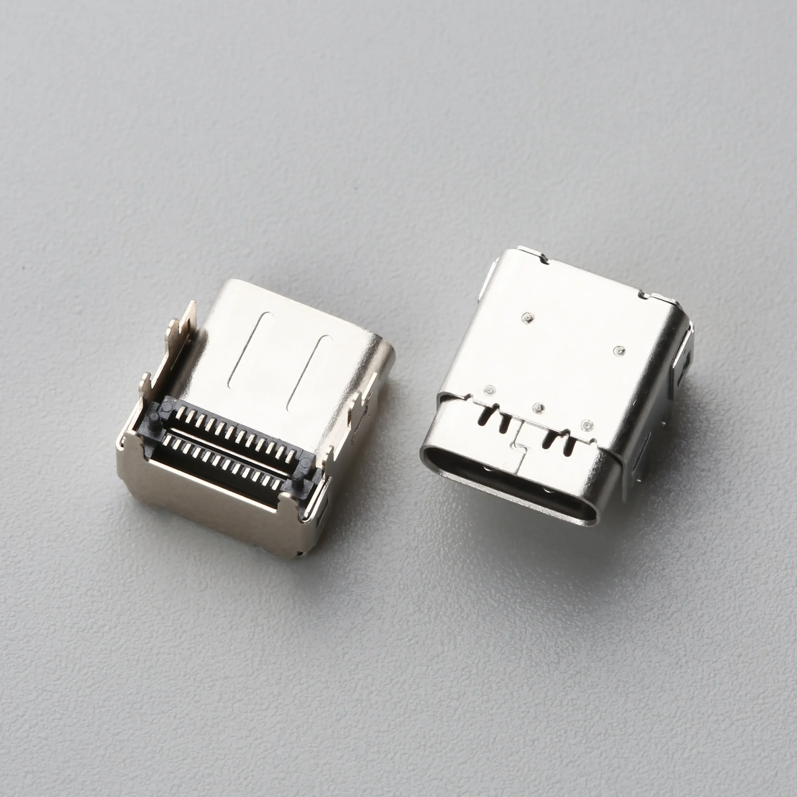 26.BUSF242B3N31408SR USB TYPE C 24P 母座 板上加高型 双SMT CH=3.40mm 铁壳6只脚