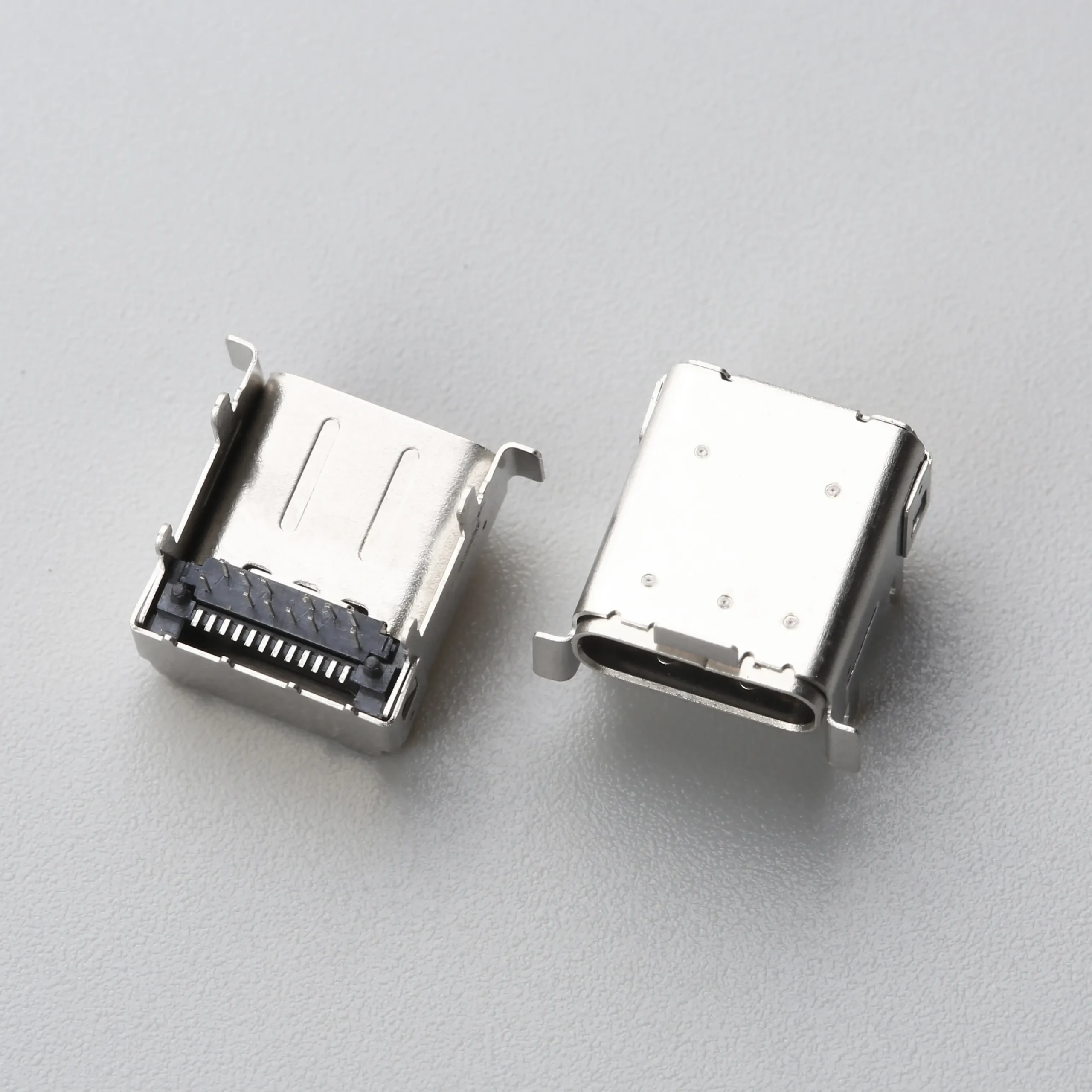 27.BUSF242B3N33396SR USB TYPE C 24P 母座 板上加高型前插后贴 CH=3.40mm 带卷边