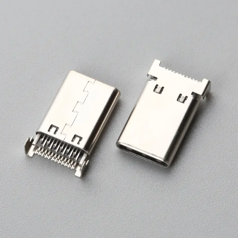 31.BUSM242B3N15372SR USB TYPE C 24P 公座 沉板式前插后贴 H=0.95mm L=13.75mm