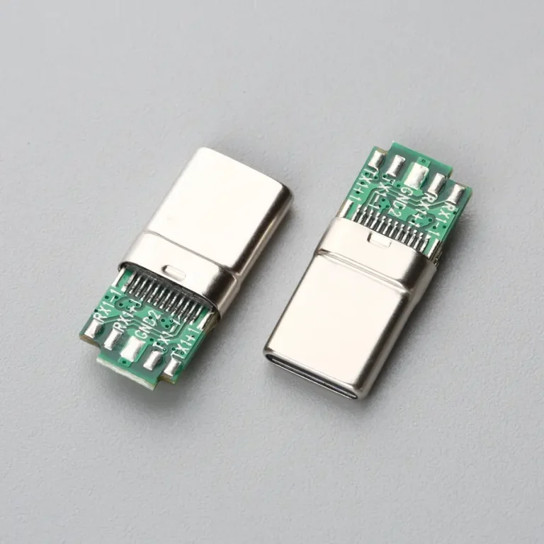 32.BUSM24B3N11215 USB TYPE C 24P 公座 拉伸外壳 C=10nF R=56K 配线夹
