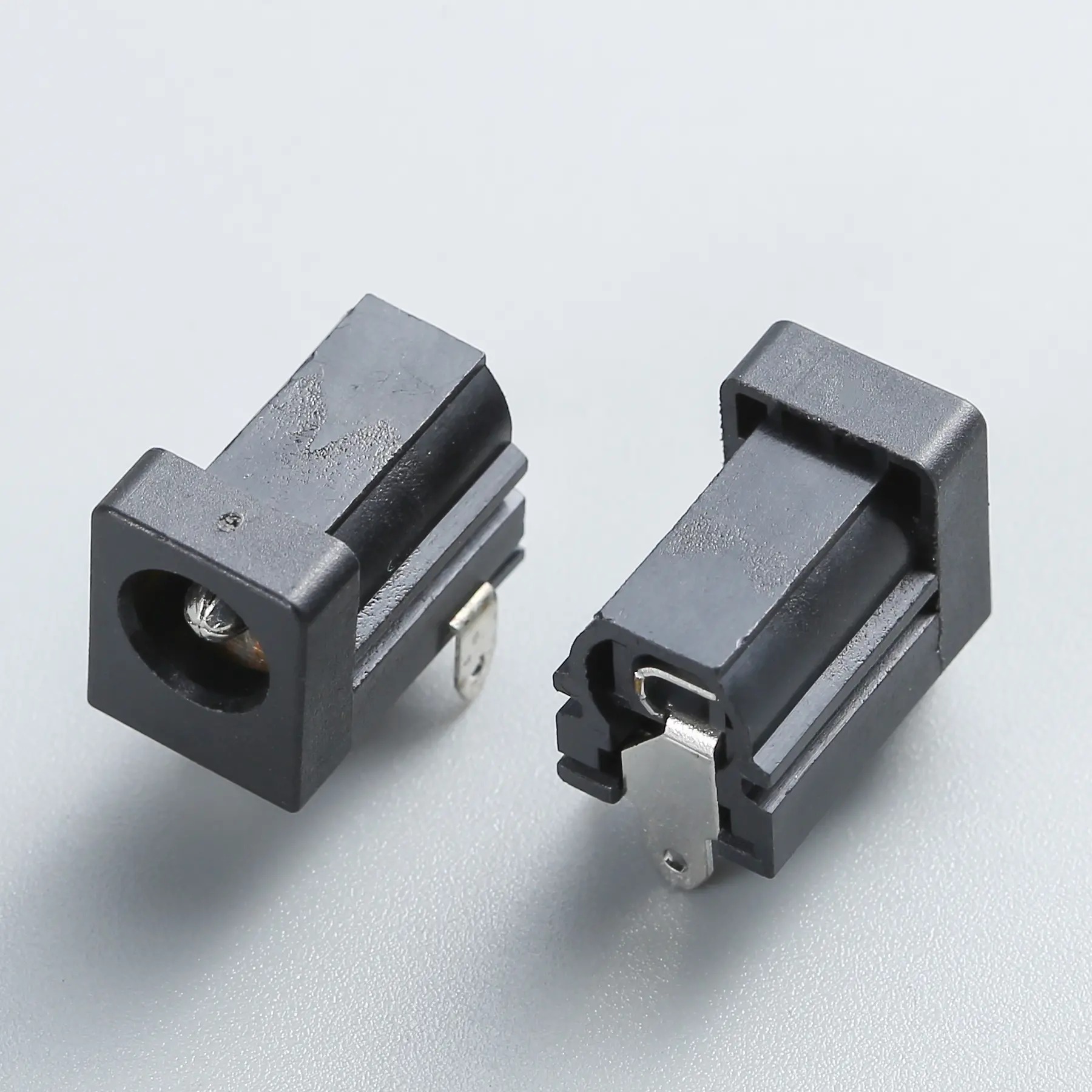 4.BDCF031B1N12046SR DC POWER JACK Φ5.5 中心针Φ2.50卧式 DIP