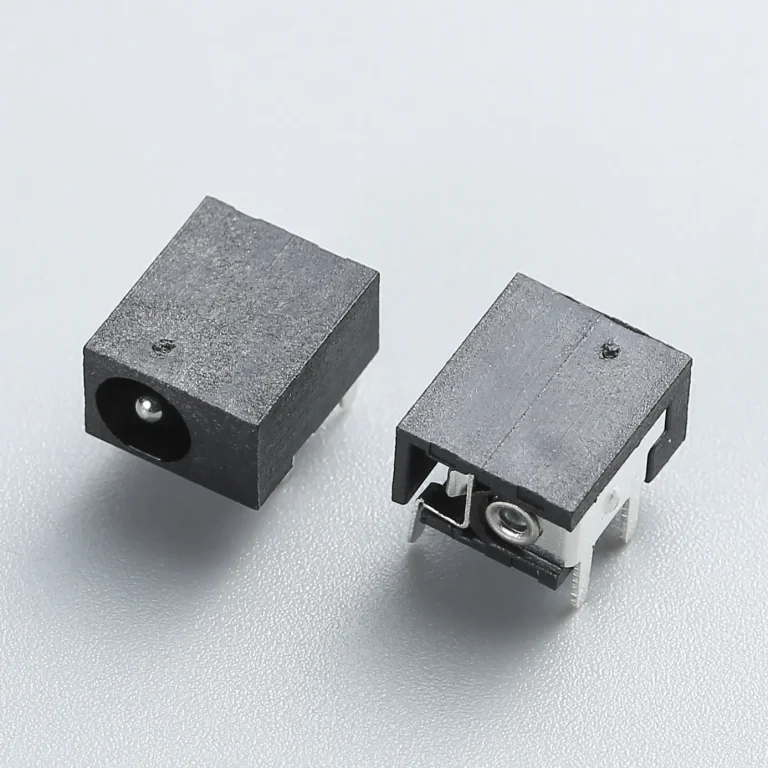 6.BDCF048B4M12043ST DC POWER JACK Φ4.0 电源插座